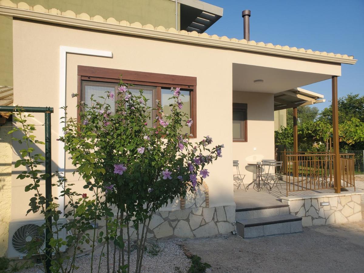 Backyard Apartment Kalligoni Exterior foto
